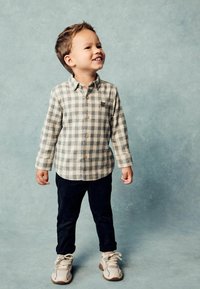 Next Vapaa-ajan kauluspaita - neutral grey scandi check character