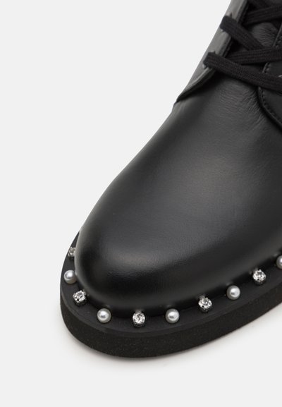 Stuart Weitzman REVERIE LACE UP BOOTIE - Botines con cordones - black