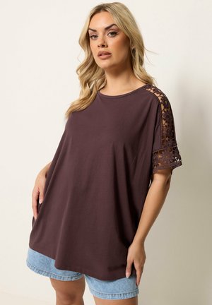 Yours Clothing, WOMEN'S T-SHIRTS - T-shirts print - chocolate