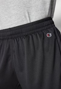 Champion TRAIN SHORTS BERMUDA SMALL LOGO - Sporta šorti - black