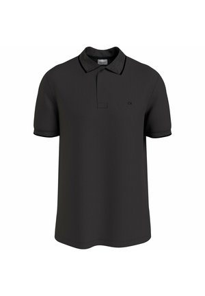 Polo nero con taglio classico, caratterizzato da un colletto scuro e maniche corte. Include un sottile logo CK sul petto. Texture liscia.