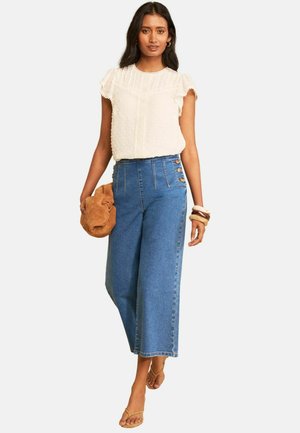 Love & Roses, PETITE FIT - DOBBY FLUTTER SLEEVE SHELL TOP - Blouse - ivory