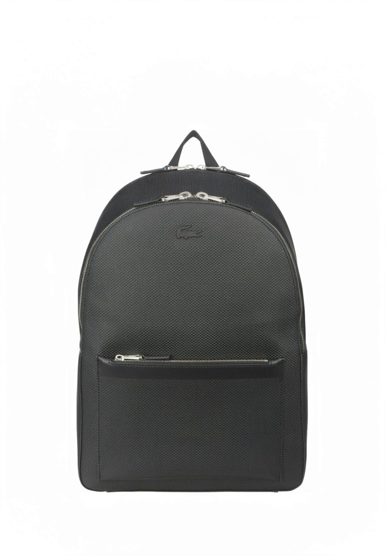 Sac à dos noir avec un extérieur synthétique texturé, forme arrondie, fermeture à double glissière et une poche avant zippée. Équipé de bretelles réglables.