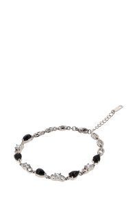 Stříbrný náramek s střídajícími se slzami z černého kamene a průhlednými krystaly, s řetízkem pro nastavení délky.