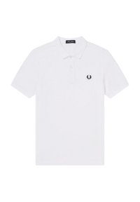 Weißes Poloshirt aus Baumwolle mit einer Knopfleiste mit zwei Knöpfen, kurzen Ärmeln und einem schwarzen gestickten Logo auf der linken Brust.
