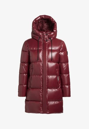 Sijajna bordo odejena prešita jakna s kapuco, črnimi vrvmi, sprednjimi žepi in sprednjim zadrgo s pritisnimi gumbi.