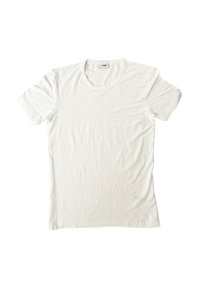 T-shirt bianco a maniche corte con collo tondo classico, realizzato in cotone leggero, con una consistenza liscia e una minima piegatura.