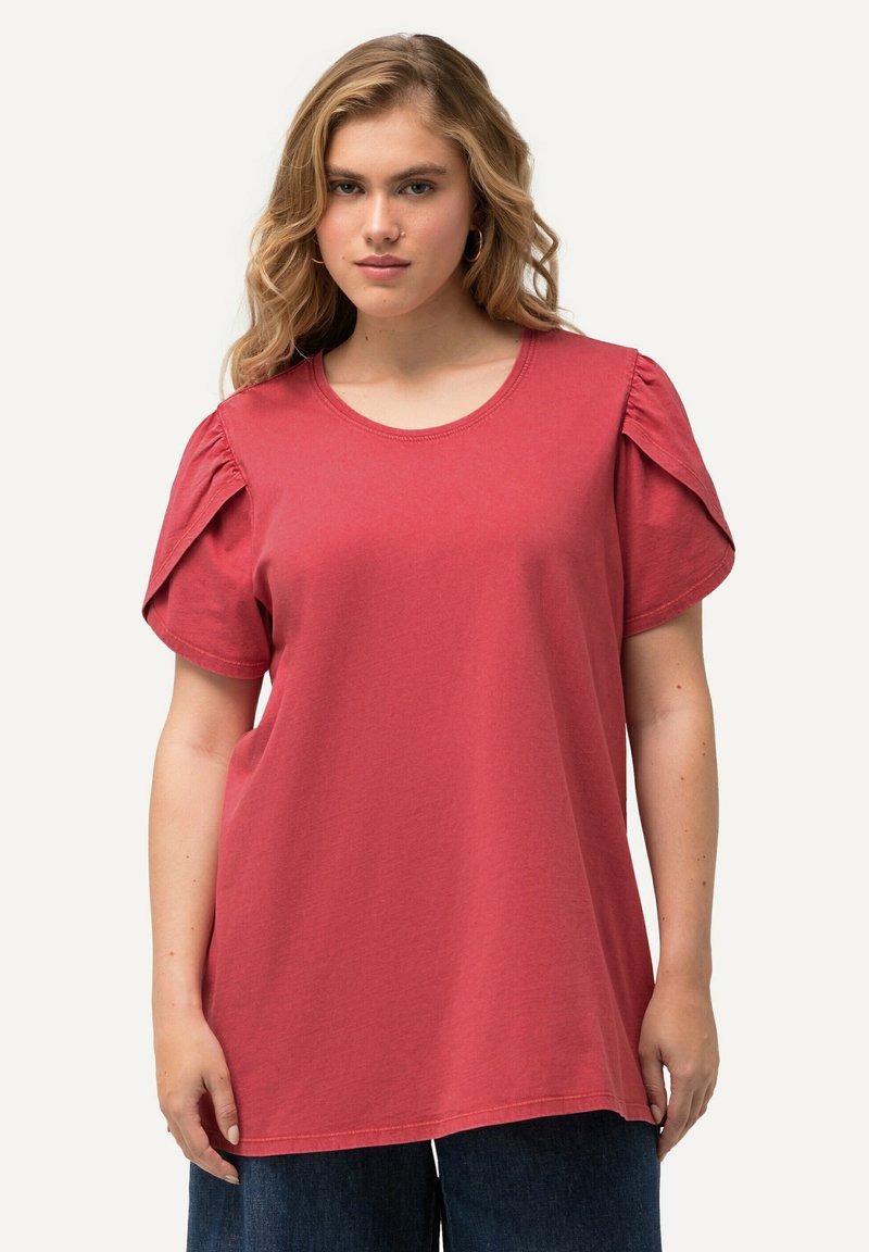 Rød bomulds t-shirt med korte pufærmer og rund halsudskæring; har en afslappet pasform og glat tekstur uden grafik eller mønstre.