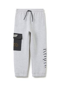 Pantalones deportivos grises con cintura ajustable, puños elásticos, bolsillos laterales y una parche negro con el texto "Batman" y "The Dark Night".