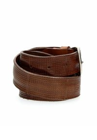 Cintura in pelle marrone con una texture a motivo coccodrillo. Presenta una fibbia in metallo argentato e diversi fori per la regolazione. Profilo piatto.