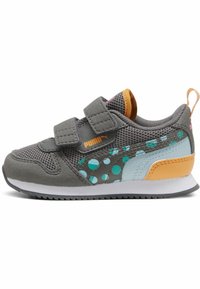 Hallusekselt roheline võrkmaterjal ja sametise naha spordijalats, millel on teal värvi täpid ja oranžid detailid. Omab Velcro rihmasid ja valget kummist talla.