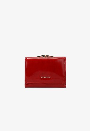 Portefeuille en cuir verni rouge avec fermeture à fermoir, texture embossée et logo "VENEZIA" en métal doré sur le devant. Design compact et rectangulaire.