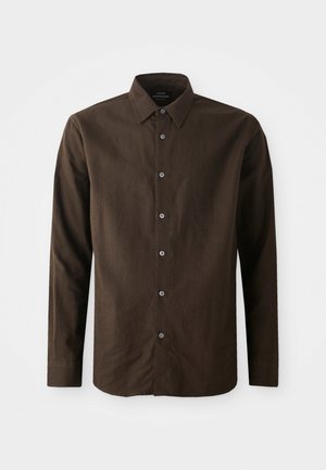 Cămașă maro cu nasturi, confecționată din bumbac. Dispune de un guler clasic, mâneci lungi și nasturi contrastanți pe partea din față. Textură netedă.