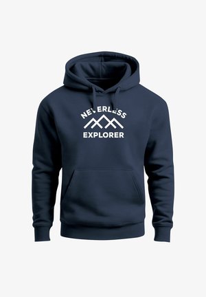 Marineblauer Hoodie aus weichem Stoff, ausgestattet mit einer vorderen Kängurutasche und einer Kapuze mit Kordelzug. Weißer Schriftzug mit Berggrafiken trägt die Aufschrift "NEVERLESS EXPLORER."