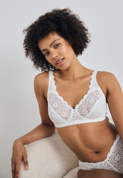 Triumph Compliment W X damesbeha, Zwart, 95E kopen? Vergelijk