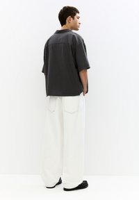 PULL&BEAR Džíny Straight Fit - white