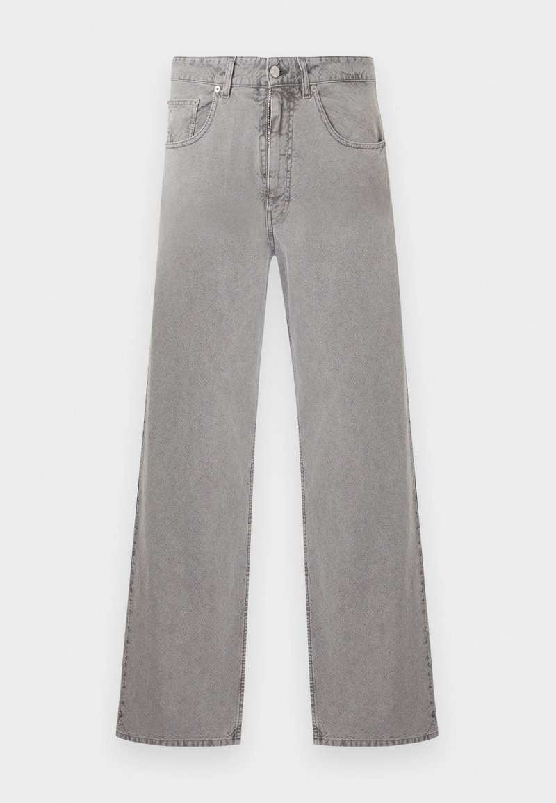 Jean denim gris à taille haute, jambes droites, avec poches avant et arrière, passants pour ceinture et fermeture à bouton.