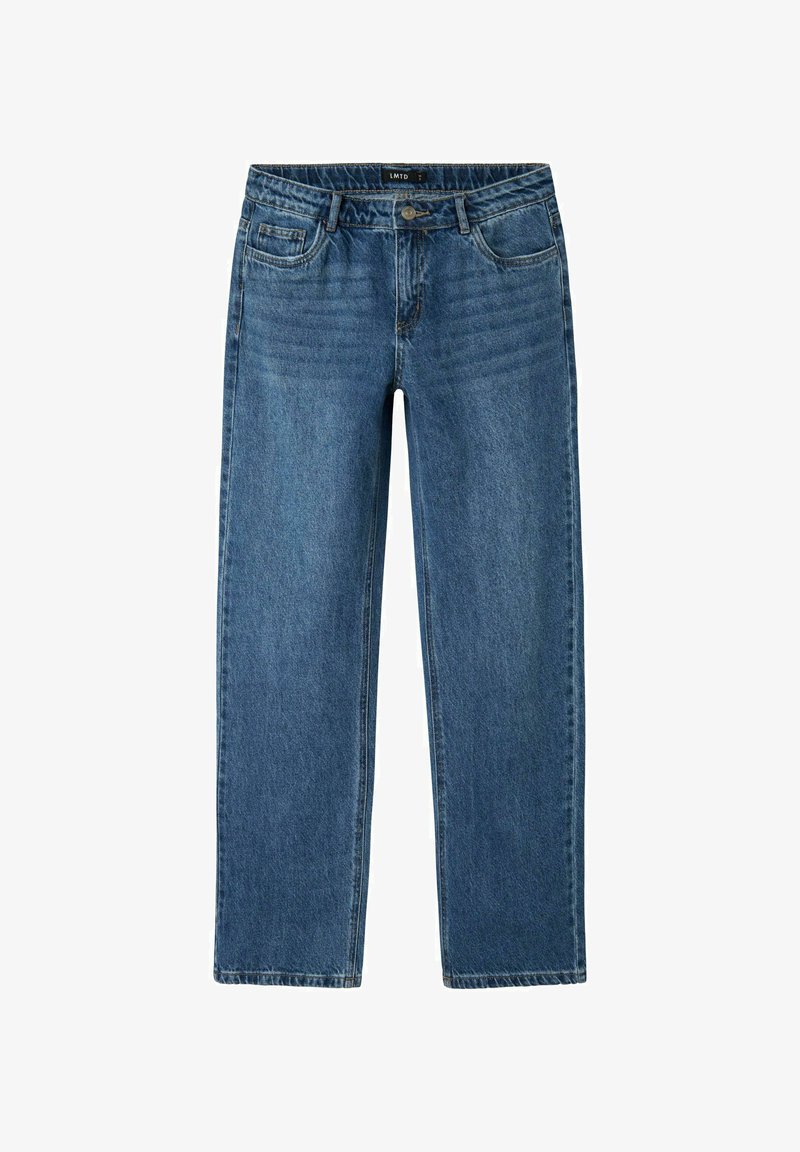 Jeans de mezclilla azul con corte recto, cinco bolsillos y cierre de botón y cremallera. Presentan un ligero desgaste y detalles de costura.