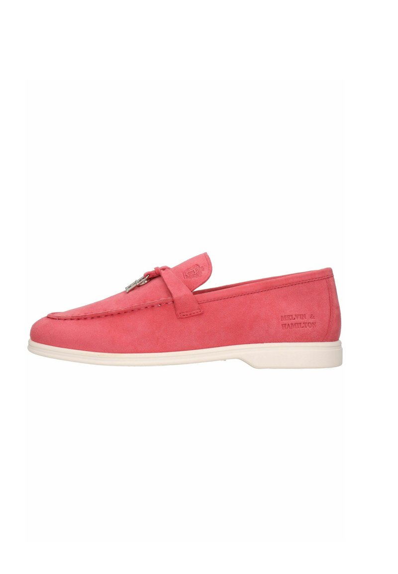 Scarpa slip-on in suede rosa con punta tonda, dettaglio a fiocco e suola in gomma bianca; logo in rilievo sul lato. Tessuto liscio in tutta la scarpa.