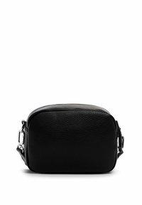 Borsa a tracolla in pelle nera con forma arrotondata, superficie testurizzata, hardware in argento e tracolla regolabile.