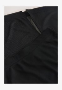 Non selezionato, black