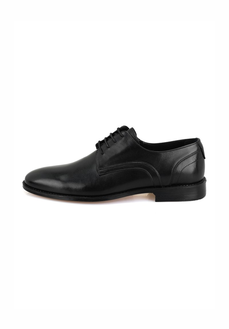Schwarze Lederschuhe mit glatter Oberfläche, Schnürdesign, runder Zehenpartie und niedrigem Absatz. Dezente Nahtakzente an der Seite.