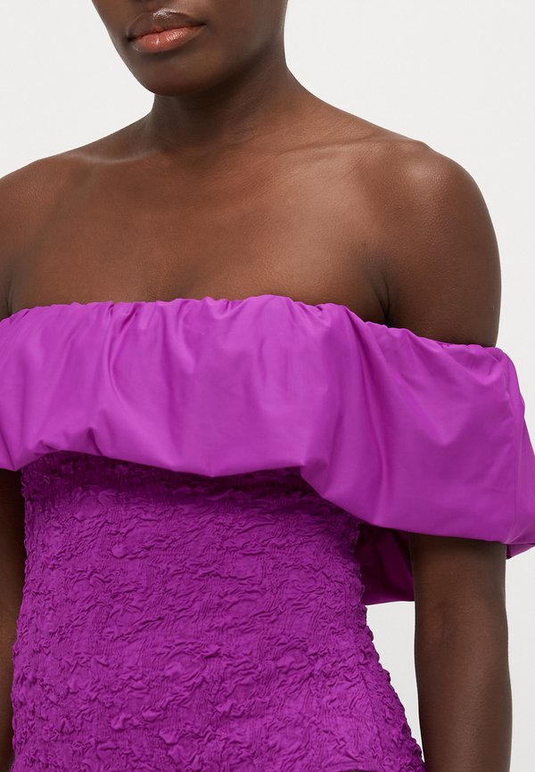 SLONE SOLID SMOCKED RUFFLE OFF SHOULDER ONE PIECE - Swimsuit - violet2