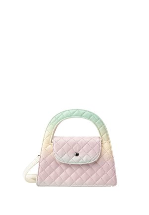 Piccola borsa trapuntata rosa pastello con manico superiore arrotondato, tasca frontale con pattina e tracolla removibile su sfondo bianco.