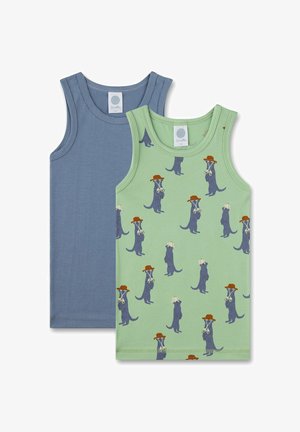 Due magliette senza maniche in cotone: una di colore blu solido, l'altra verde con una stampa ripetuta di lupi di mare che indossano cappelli e tengono binocoli.