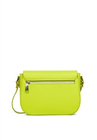 Borsa a tracolla verde lime realizzata in materiale texture. Presenta una patta superiore con una tasca frontale con zip e una tracolla regolabile.