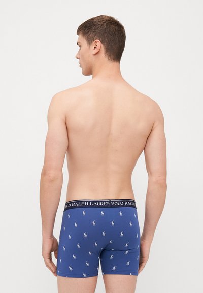 Kék boxer alsó fehér polo játékos mintával, fekete elasztikus derékpánt "POLO RALPH LAUREN" logóval, puha pamut anyagból.
