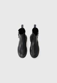 KARL LAGERFELD TREKKA MAX - Bottines compensées - black