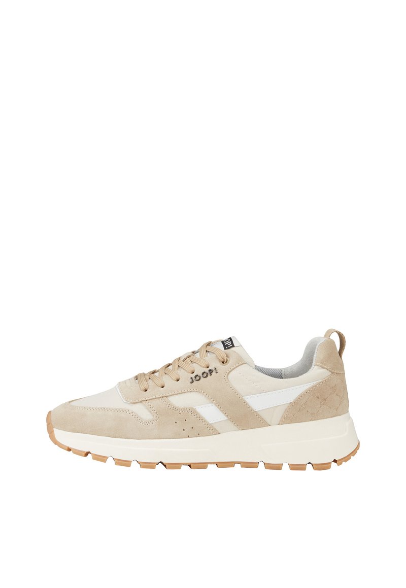 Sneaker beige e bianche con un mix di materiali scamosciati e tessili, design a strati, dettagli testurizzati e suola in gomma con grip.