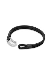 Bracciale in pelle nera con una chiusura in metallo argento elegante. Il design presenta una sezione intrecciata e anelli lisci, con un'estetica minimalista.