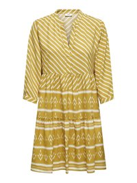 Žuta haljina s V-izrezom, dugim rukavima i složenim dizajnom. Sadrži bijeli zigzag uzorak i geometrijske detalje kroz cijelu haljinu.