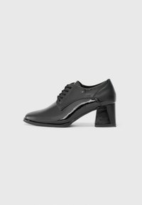 Snørepumps - black