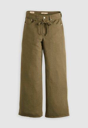 Olijfgroene broek met wijde pijpen, een trekkoord in de taille, vijf zakken en zilveren hardware accenten. Gemaakt van een zachte, duurzame stof.