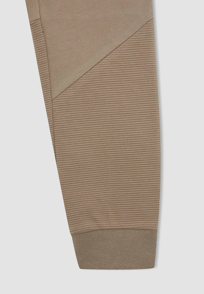 Kinder Stoffhosen | DeFacto SLIM FIT Jogginghose beige - PB72990 Kinder Stoffhosen | DeFacto SLIM FIT Jogginghose beige - PB72990