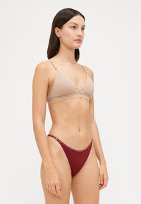 Tommy Hilfiger CHEEKY GIFT 3 PACK - Briefs - rouge/star/ornamental green