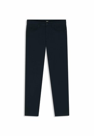 Marineblaue Denim-Jeans mit geraden Beinen, Fünf-Taschen-Design und subtiler Textur; verfügt über ein Logopatch am Bund.