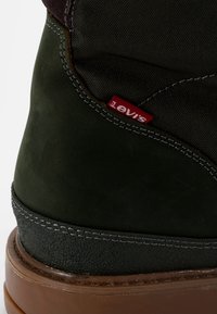 Levi's® TORSTEN QUILTED - Botines con cordones - army green