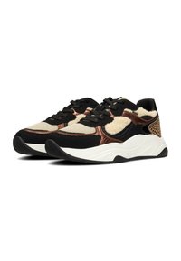 Zapatillas negras y bronce con tejido texturizado y acentos de cuero, que presentan paneles de malla, punta redonda y suela blanca. Cordones en negro.