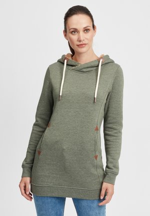 Olivgrön hoodie med dragsnören, har bruna triangulära detaljer, mjuk textur och en avslappnad passform som sträcker sig till mitten av låret.