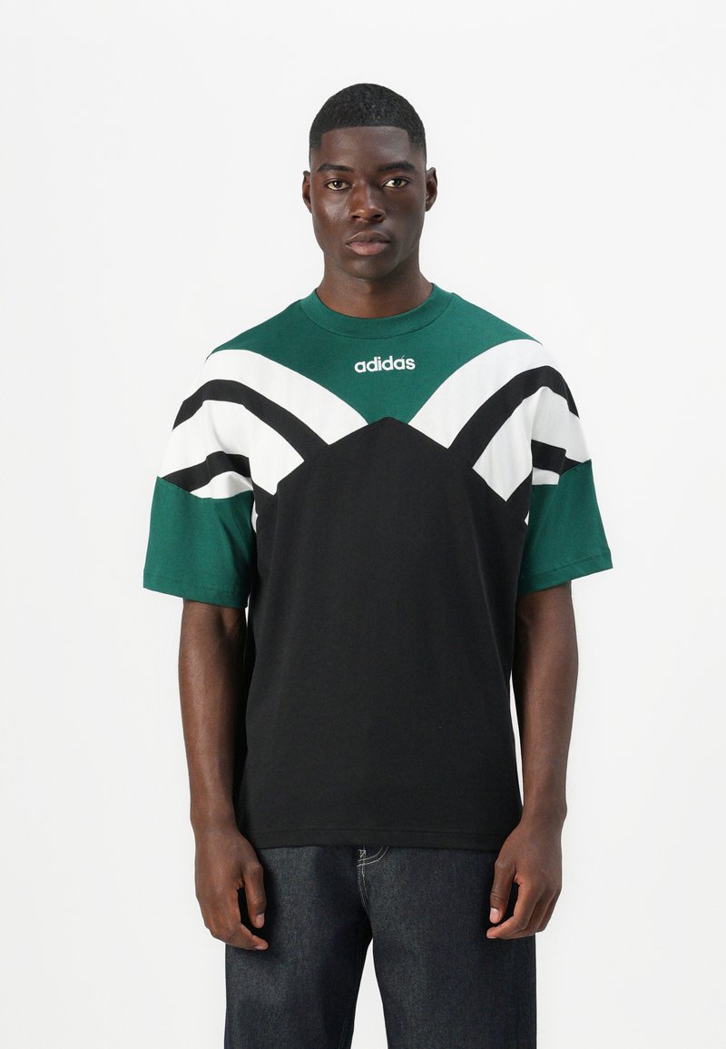 adidas Originals - CUTLINE TEE UNISEX - Print T-shirt - black/collegiate green, Enlarge