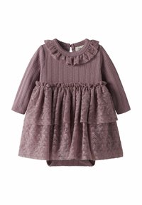 Sukienka z długim rękawem w miękkim odcieniu mauve, z prążkowanym krojem na górze, ozdobionym falbanką, oraz z warstwową spódnicą z koronką w kwiatowe wzory.