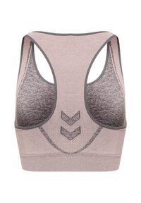 Lichtroze sportbeha met een gestructureerd ontwerp, heeft een racerback snit, grijze accenten en een chevronpatroon op de rug. Gemaakt van rekbare stof.