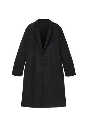 Juodas vilnonis paltas su ilga, tiesia forma. Turi įpjovų atlapus, du mygtukus ir šonines kišenes. Lygus paviršius, minimalūs dizaino elementai.