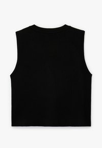 Top negro sin mangas hecho de una suave tela de algodón. Presenta un cuello redondeado y un diseño simple y limpio sin adornos visibles.