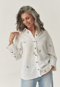 TATUUM - MAYANKA - Button-down blouse - white Thumbnail Image 1