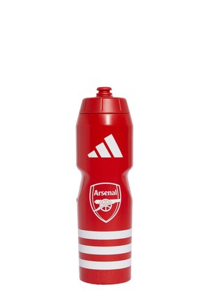 Czerwona sportowa butelka na wodę o stożkowym kształcie, z białym logo Adidas, herbem Arsenalu i trzema poziomymi białymi paskami.